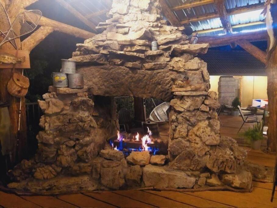 Stonegate Lodge 2 Queen Beds Wifi Roku Tv Salt Water Pool Room #106 Eureka Springs Exterior photo