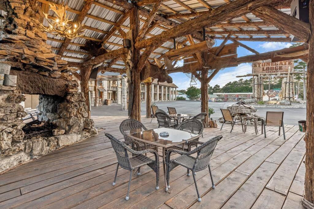 Stonegate Lodge 2 Queen Beds Wifi Roku Tv Salt Water Pool Room #106 Eureka Springs Exterior photo